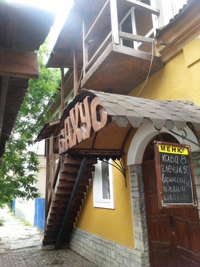 Міні-Готель Бахус Kamjanez-Podilskyj Exterior foto